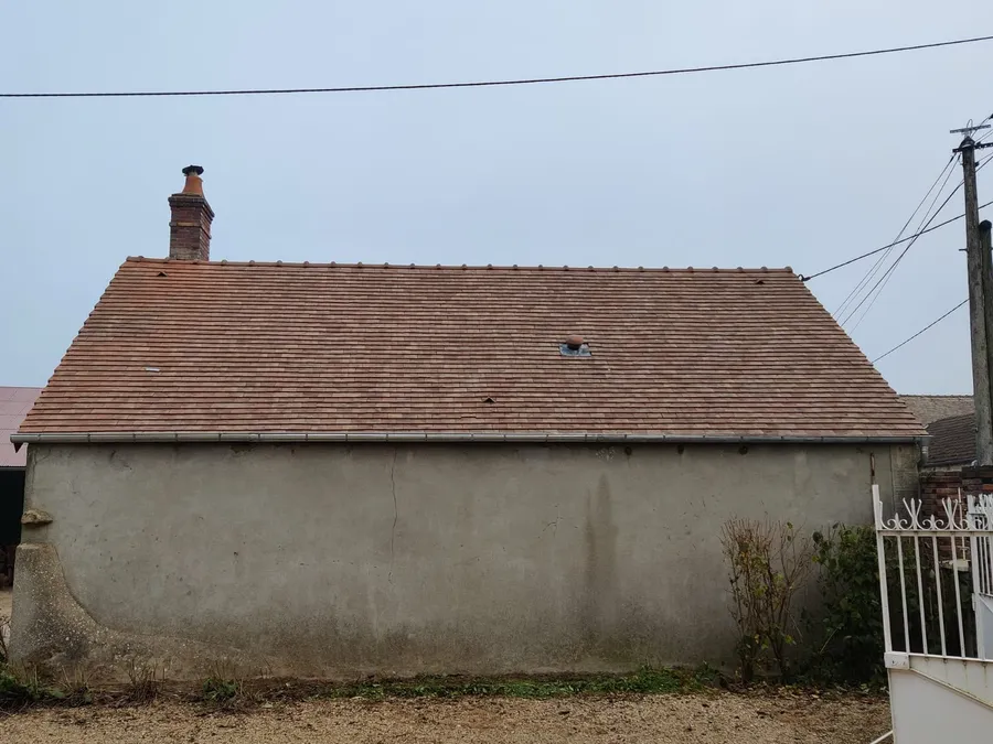 Toiture en tuile plate terre cuite posée après réfection par Colors’Pro